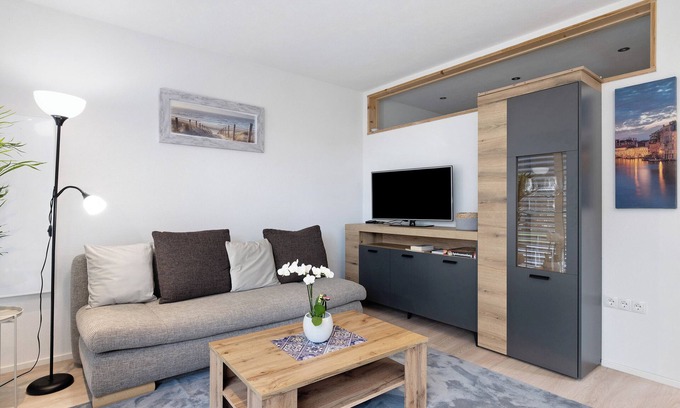 Lustenau Apartment | Apartment 'König' with Mountain View, Shared Terrace and Wi-Fi