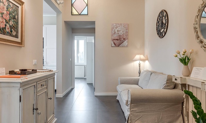 Rovezzano Apartment | Apartment 'La Loggetta Di Leonardo' with Wi-Fi and Air Conditioning