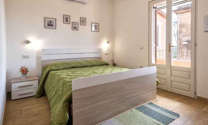 Tula Apartment | Apartment La Valle del Sole with Mountain View, Lake View, Wi-Fi & Balcony