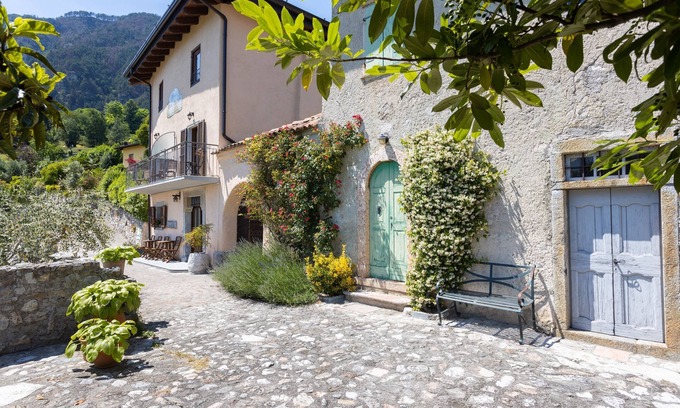 Vesio Apartment | Apartment 'Lancillotto' with Shared Terrace, Shared Garden and Wi-Fi