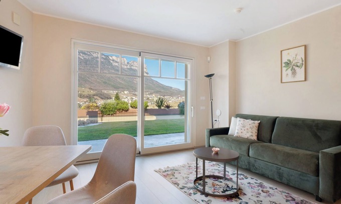 St. Michael/San Michele Apartment | Apartment 'Landhaus Antonius Suite Maximus' with Mountain View, garden and Air Conditioning