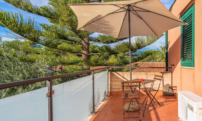 Costa Saracena-Castelluccio Apartment | Apartment "Les Calanques Audeandeb" with Sea View, Private Terrace & Shared Pool