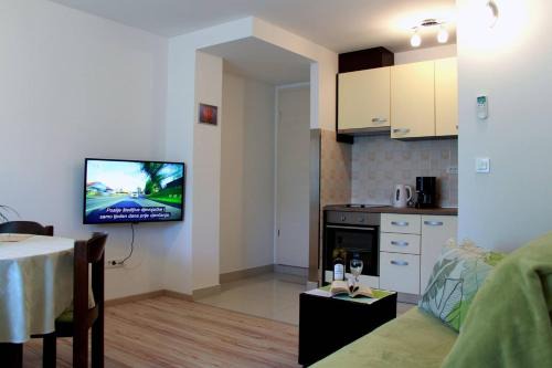 Kastel Gomilica Apartment | Apartment Ljubica Kaštel Gomilica