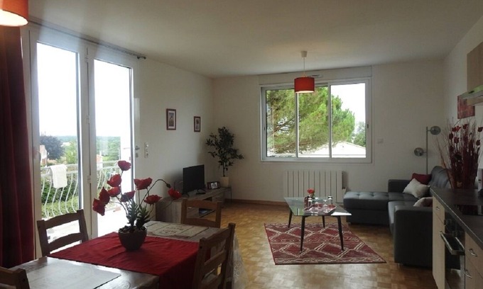 Jonzac Apartment | Apartment located on the 1st floor of a small residence with four