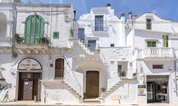 Old Town Cisternino Apartment | Apartment "Loft La Scala Del Borgo" with Wi-Fi and Air Conditioning