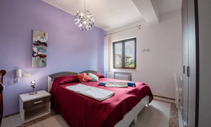 Tusa Apartment | Apartment 'Luna Rossa' with Mountain View, Wi-Fi and Air Conditioning