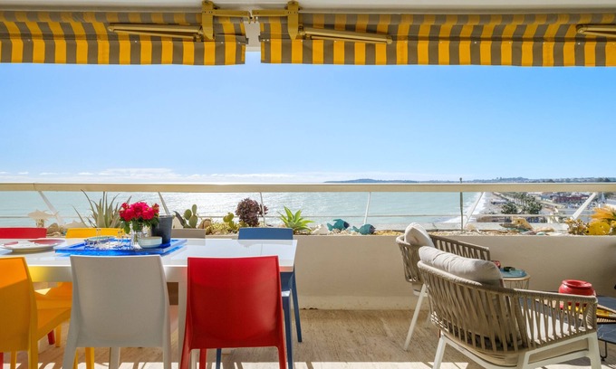 Villeneuve Loubet Beach Apartment | Apartment 'Marina Baie Des Anges' with Sea View, Wi-Fi and Air Conditioning