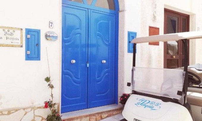 Marettimo Apartment | Apartment 'Marettimo Con Vista Giardino' with Private Garden, Wi-Fi and Air Conditioning