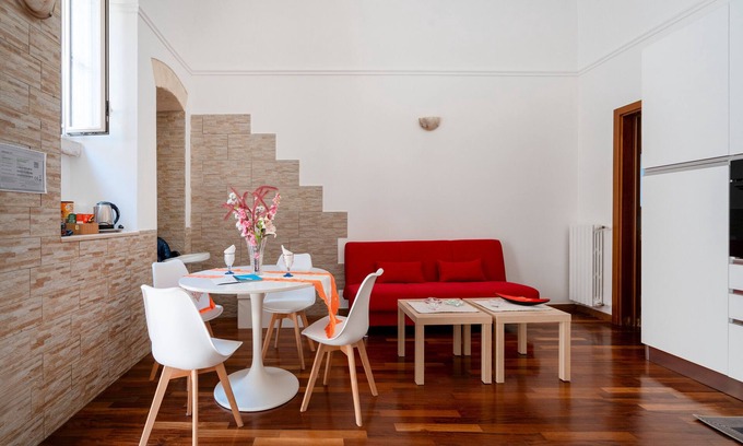 Municipio 4 Apartment | Apartment 'Michelangelo' with Wi-Fi and Air Conditioning