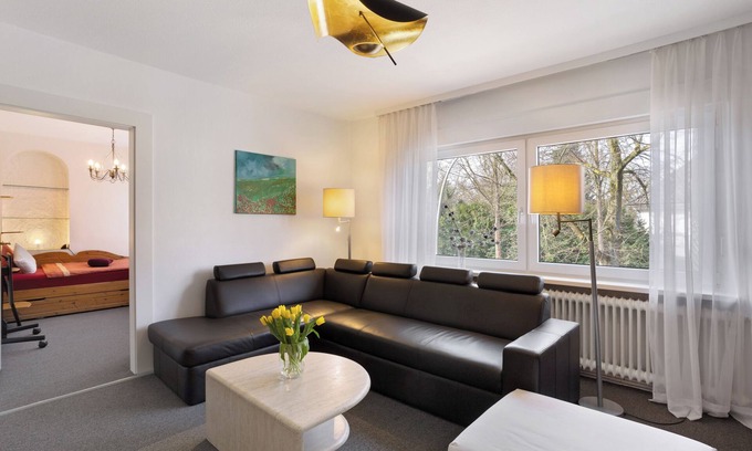 Rheda Apartment | Apartment 'Mit 100qm' with Shared Terrace, Shared Garden and Wi-Fi