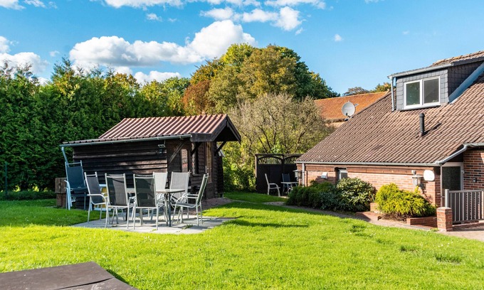 Stedesdorf Apartment | Apartment 'Nordsee - Wattwurm' with Wi-Fi & Garden