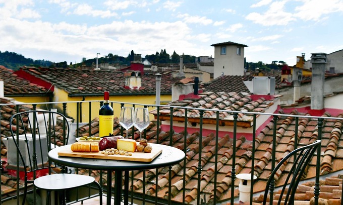 Santa Croce Apartment | Apartment on 2 floors of 60sqm, terrace with view, Wifi-100mt from Santa Croce