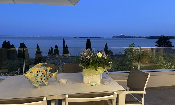 Gardone Riviera Apartment | Apartment overlooking Garda Island