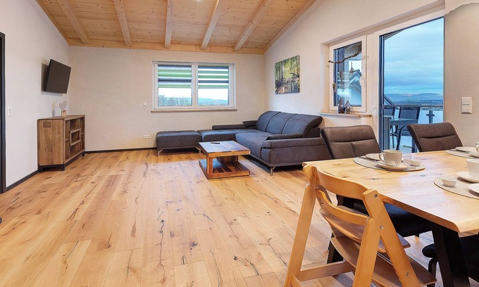 Donaueschingen Apartment | Apartment 'Panorama Suite' with Shared Garden, Balcony and Wi-Fi