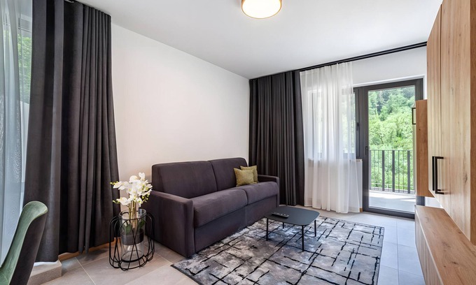 Parcines Apartment | Apartment 'Pauli 3' with Mountain View, Shared Garden and Wi-Fi