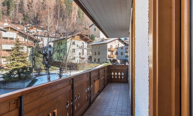 Carisolo Apartment | Apartment "Residence Park Imperator Quadri" with Mountain View, Wi-Fi & Garden