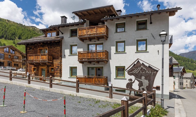San Rocco Apartment | Apartment 'Rock Mountain Planet Suite House' with Mountain View, Wi-Fi & Balcony