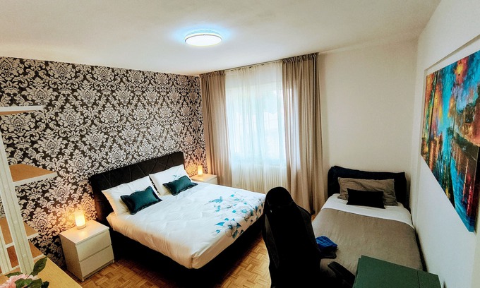 Camin Apartment | Apartment 'Royal Residence' with Shared Garden, Wi-Fi and Air Conditioning