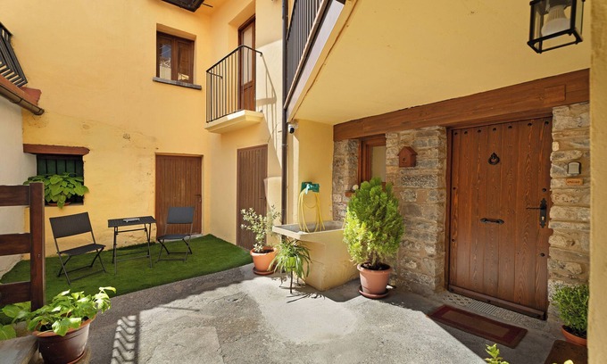 Torla Apartment | Apartment 'Rural Ordiso' with Mountain View, Private Terrace and Wi-Fi