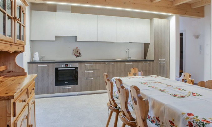 Pera Apartment | Apartment Sas Lonch with Mountain View, Wi-Fi & Garden