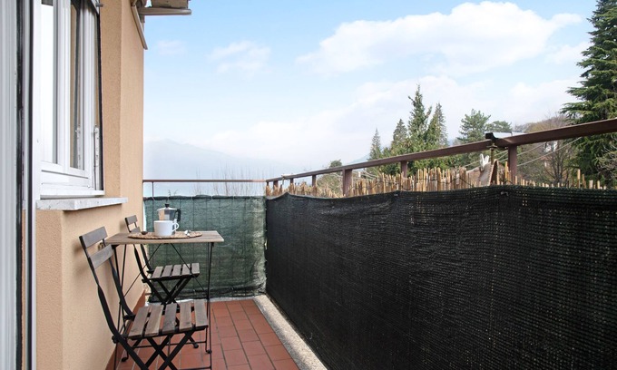 Luino Apartment | Apartment 'Stefano' with Lake View, Wi-Fi and Air Conditioning