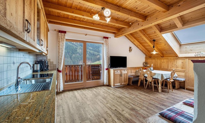 Monguelfo Apartment | Apartment 'Stoffnerhof Apt Edelweiß' with Mountain View, Shared Garden and Wi-Fi