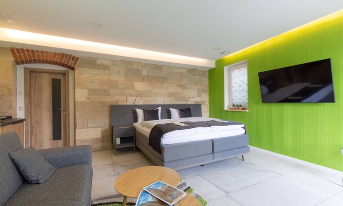 Naumburg Apartment | Apartment 'Studio 33 Qm' with Shared Terrace, Wi-Fi and Air Conditioning