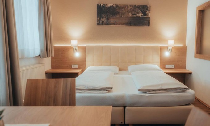 Hinterstoder House | Apartment - Terrasse, Bergblick 45m² - Frühstück - Landhotel Gressenbauer