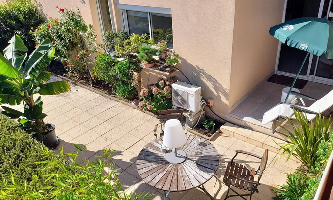 Vienne Apartment | Apartment 'Terrasse De Malissol' with Private Terrace, Private Garden and Wi-Fi