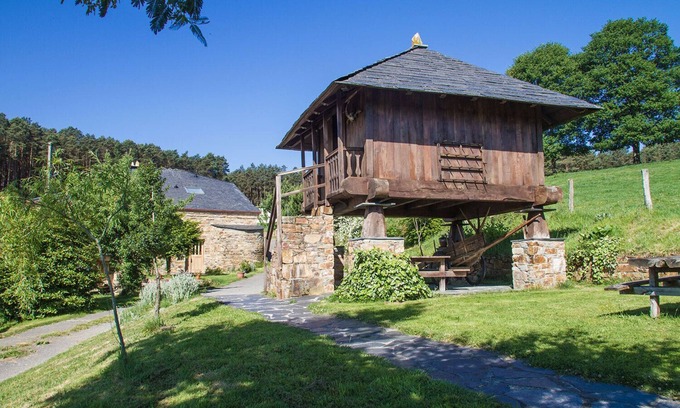 Fonsagrada Cottage | Apartment the hayloft Entirely independent stone house