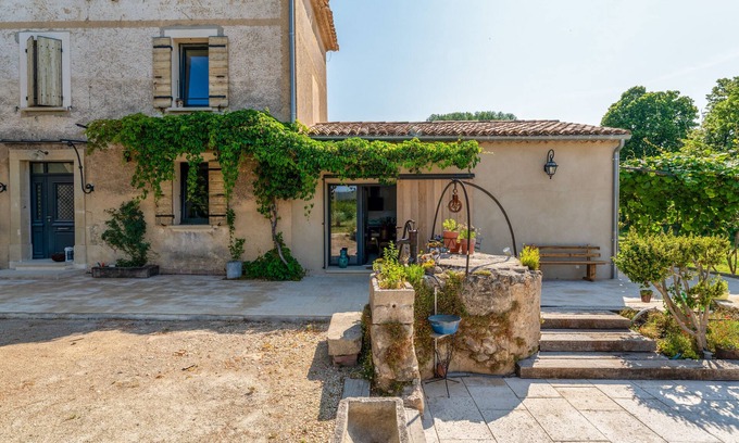 Malaucene Apartment | Apartment 'Tilleul Enchanté' with Private Terrace, Private Garden and Air Conditioning