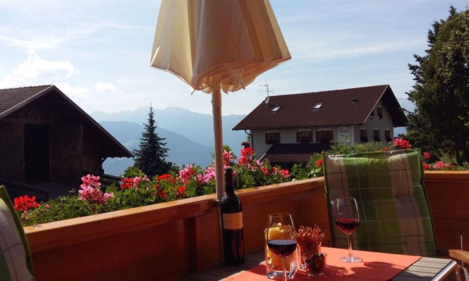 Salonetto Apartment | Apartment "Valentin" with Mountain View, Wi-Fi, Balcony & Garden