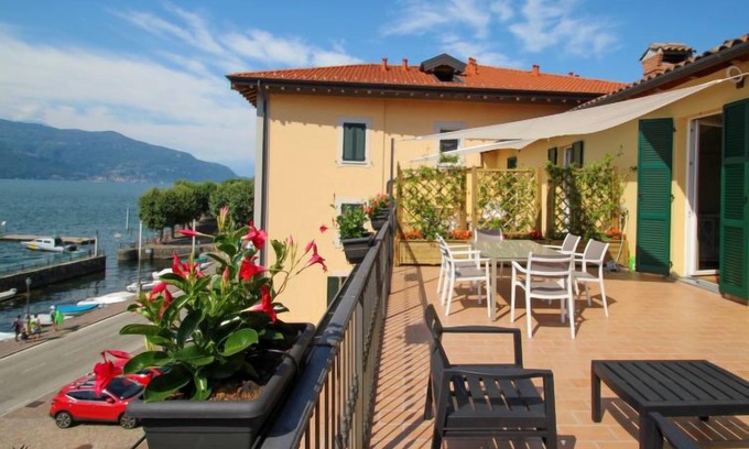 Porto Valtravaglia Apartment | Apartment Verde by Interhome