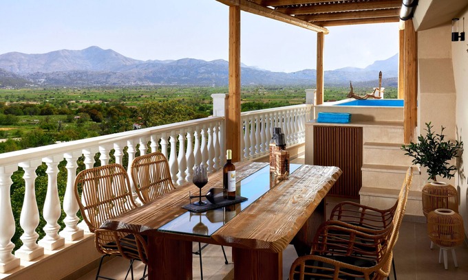 Plati Apartment | Apartment 'Villa 3' with Mountain View, Balcony and Wi-Fi