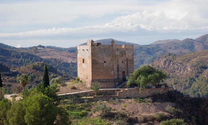 Velez de Benaudalla Apartment | Apartment Vista del Castillo