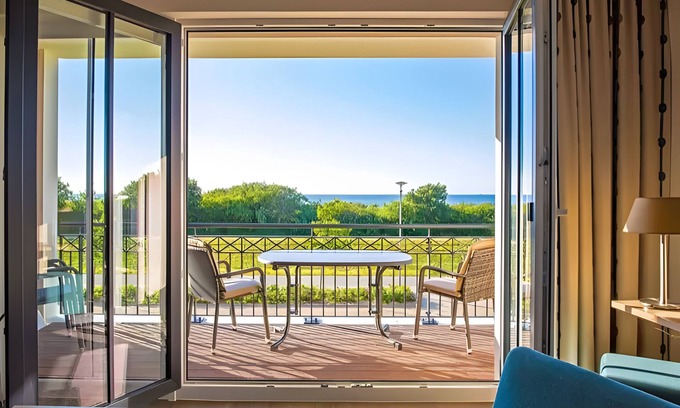 Boergerende-Rethwisch Apartment | Apartment 'Waterkant 180 Grad' with Sea View, Private Terrace and Wi-Fi