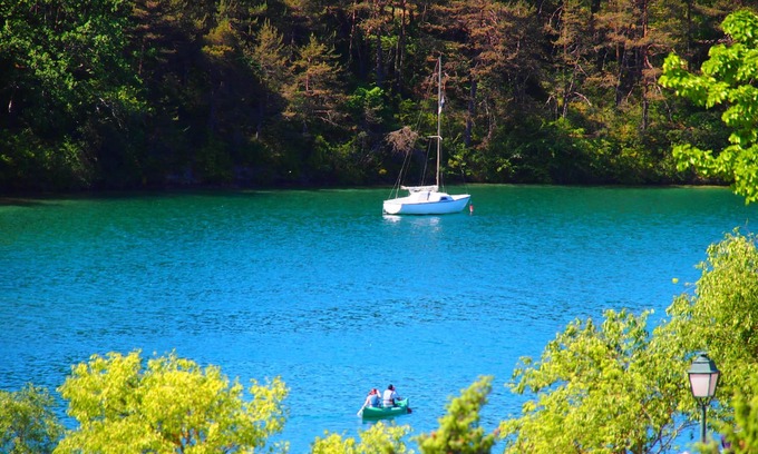 Esparron-de-Verdon Apartment | APARTMENT WITH TERRACE BY LAKE D'ESPARRON DE VERDON
