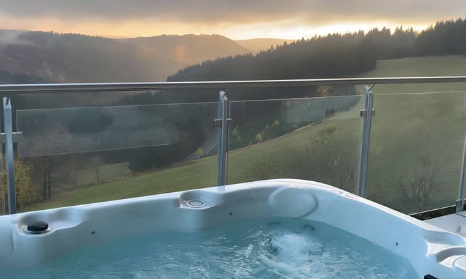 Untervalme Apartment | Apartment 'Winterberg E2' with Mountain View, Shared Garden and Wi-Fi