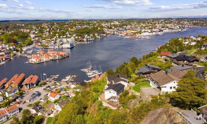 Kolbjørnsvik Apartment | Apartment with amazing views - free parking