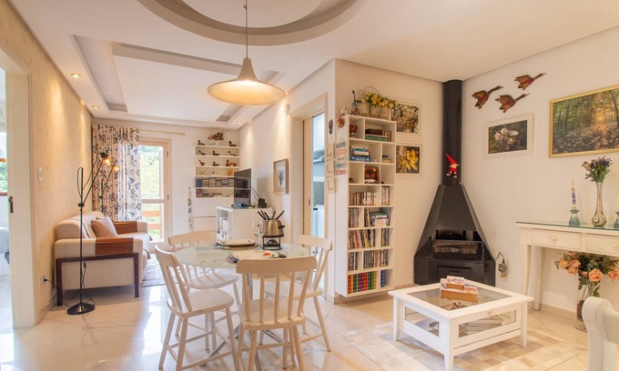 Capivari Apartment | Apartment with fireplace in Campos do Jordão