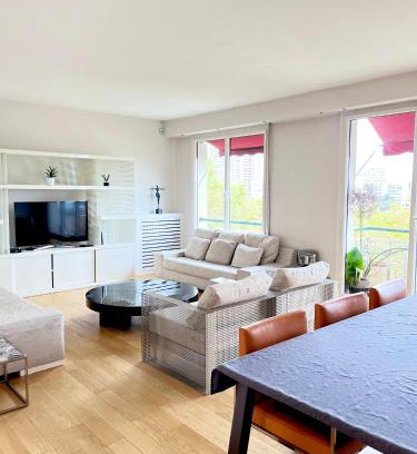 Auteuil Apartment | Apartment with eiffel tower and Seine view Blériot