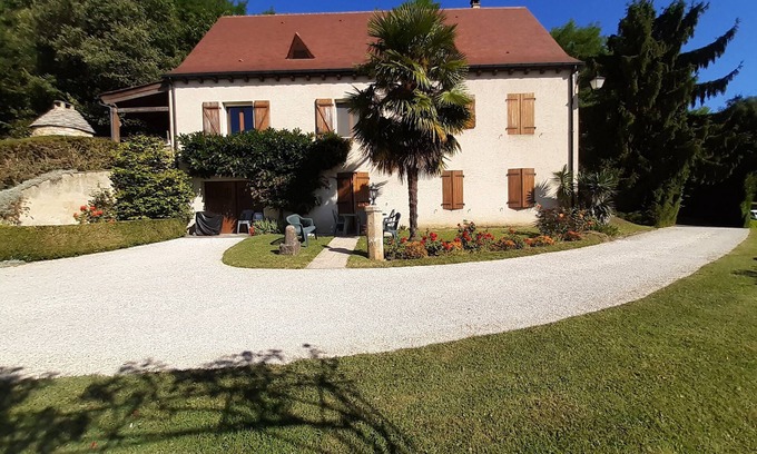 Sarlat-la-Caneda Apartment | Apartment with private entrance swimming pool in SARLAT classified 1 star