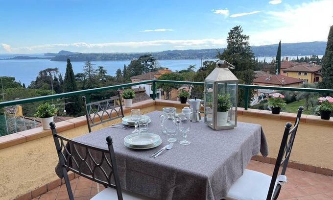 Gardone Riviera Apartment | Apartment with beautiful lake view