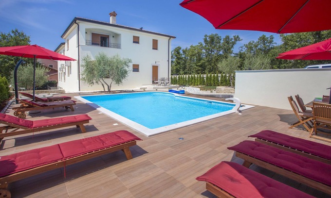 Nova Vas Apartment | Apartment with pool, up to 6 people, sun loungers, restaurant nearby