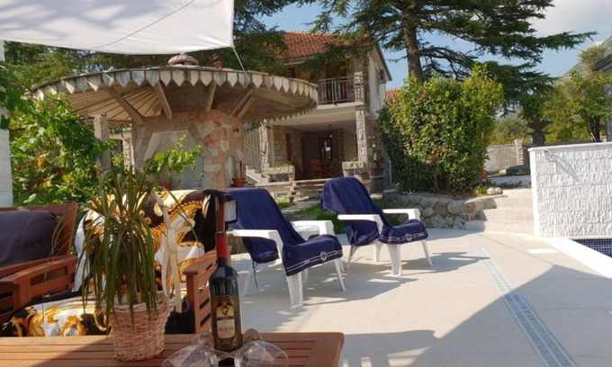 Lastva Grbaljska Apartment | Apartment with Shared Balcony