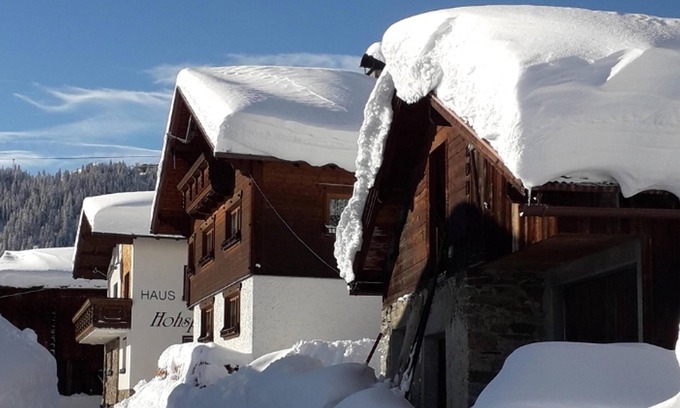 Kappl Apartment | Apartment with ski bus in front of the door