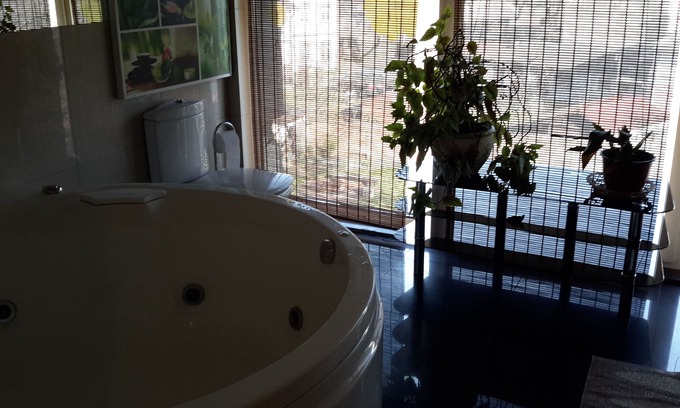 Zasulauks Apartment | Apartment with terrace and jacuzzi.