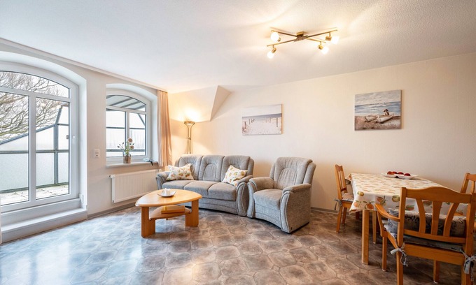Suderdeich Apartment | Apartment 'Wohnung Gold' with balkon, Shared Garden and Wi-Fi