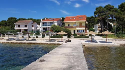 Molat Apartment | Apartments by the sea Brgulje, Molat - 16217