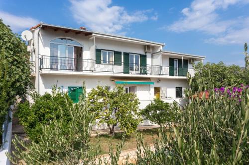 Poljica Apartment | Apartments by the sea Poljica, Trogir - 16999